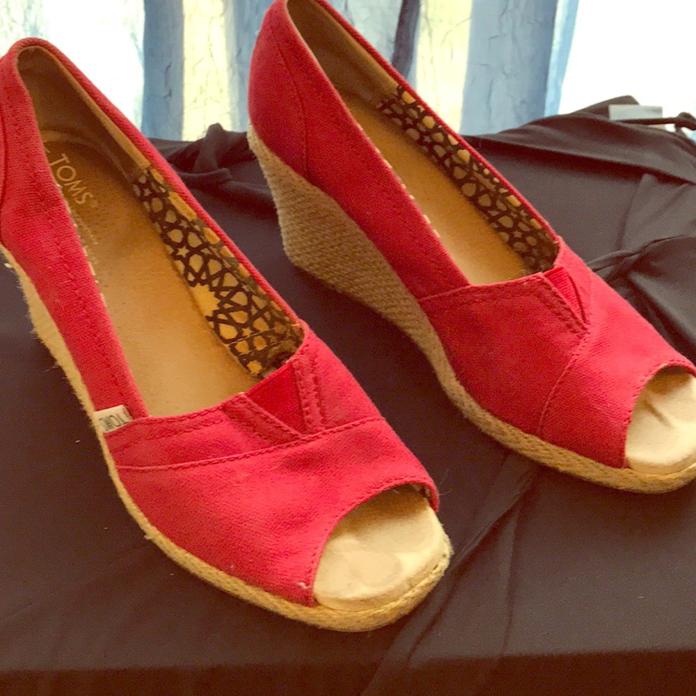 red used toms